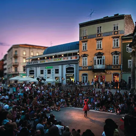 Vakantiehuis Gorgeous In With Sauna *