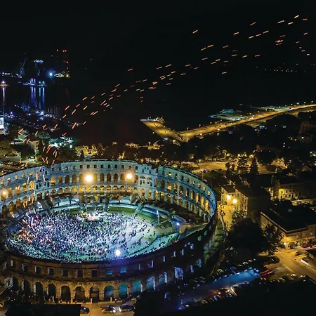 Vakantiehuis Gorgeous In With Sauna *