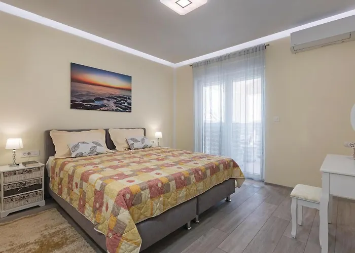 Vakantiehuis Gorgeous In With Sauna Marčana