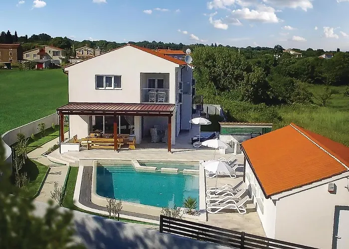 Vakantiehuis Gorgeous In With Sauna Marčana