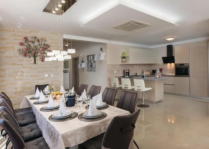 Gorgeous In With Sauna Vakantiehuis Marčana