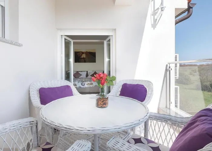 Vakantiehuis Gorgeous In With Sauna Marčana