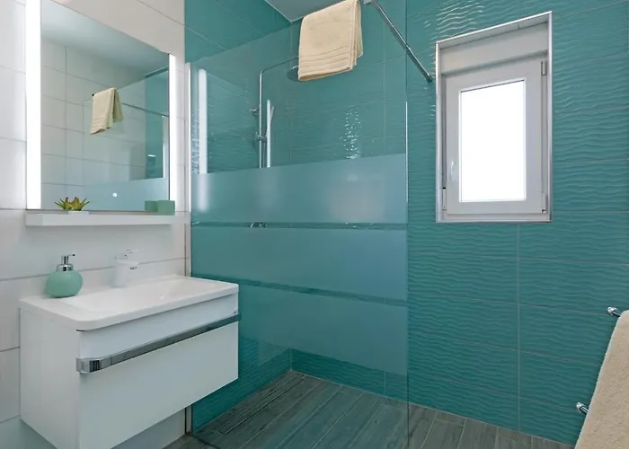 Vakantiehuis Gorgeous In With Sauna Marčana